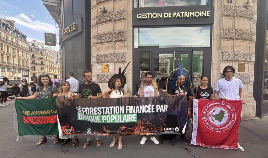 Protest led by APIB leaders outside a Groupe BPCE office. Credit: Bruno Weis | TINTA, 2026