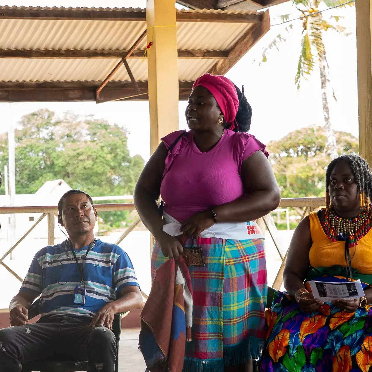 Los pueblos Saamaka, Kali'na y Lokono de Surinam comparten sus historias de lucha y resistencia con el Grupo Yutzu.